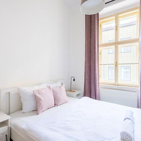 Budget Reznicka Apartment プラハ エクステリア 写真