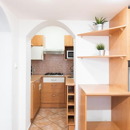 Budget Reznicka Apartment プラハ エクステリア 写真