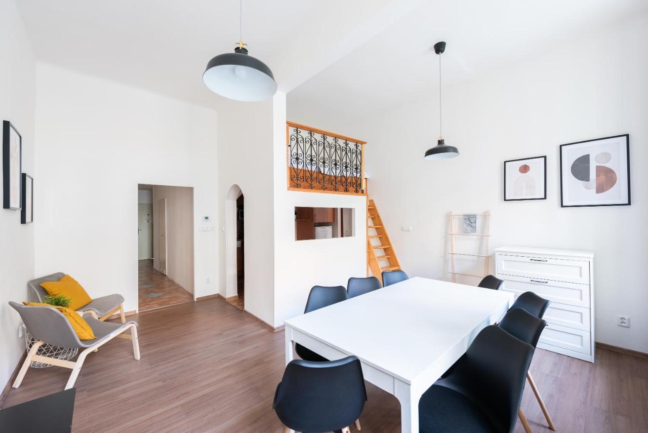 Budget Reznicka Apartment プラハ エクステリア 写真