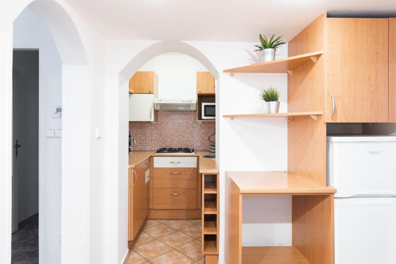Budget Reznicka Apartment プラハ エクステリア 写真