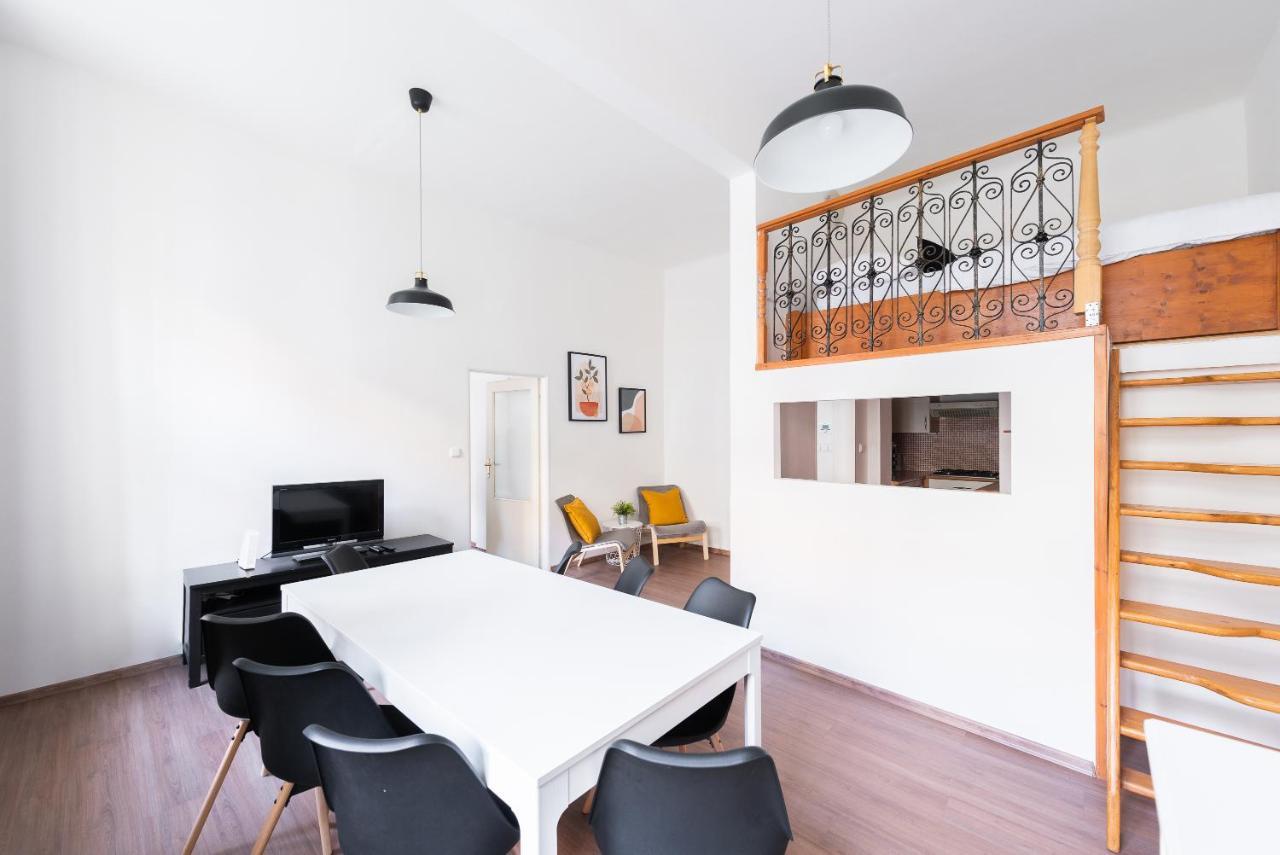 Budget Reznicka Apartment プラハ エクステリア 写真